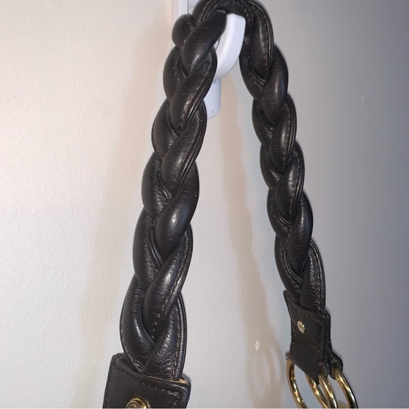 Elegant Red Hobo Bag with Gold Details - Picture 7 of 15